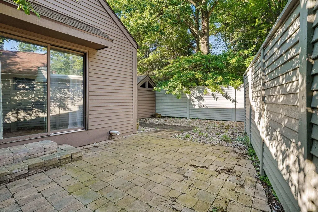 1008 Cohasset Lane Kalamazoo City MI 49008