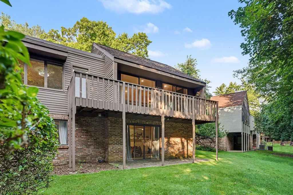 1008 Cohasset Lane Kalamazoo City MI 49008