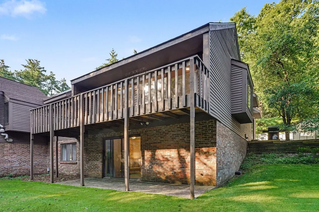 1008 Cohasset Lane Kalamazoo City MI 49008