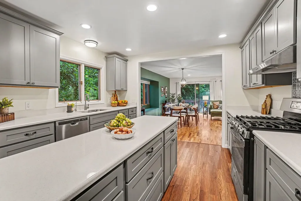 1008 Cohasset Lane Kalamazoo City MI 49008