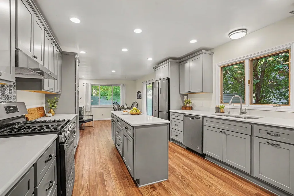 1008 Cohasset Lane Kalamazoo City MI 49008