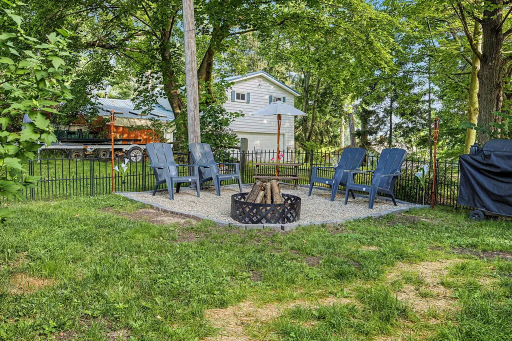 4325 Indian Isle Street Johnstown Township MI 49017
