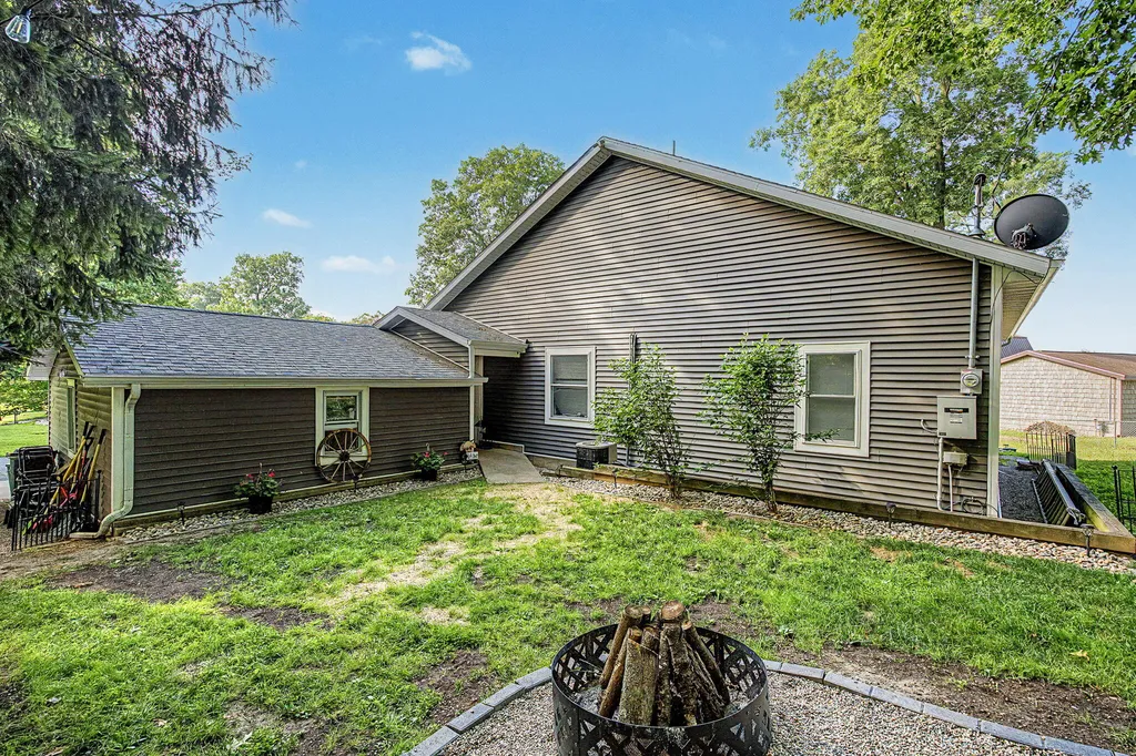 4325 Indian Isle Street Johnstown Township MI 49017