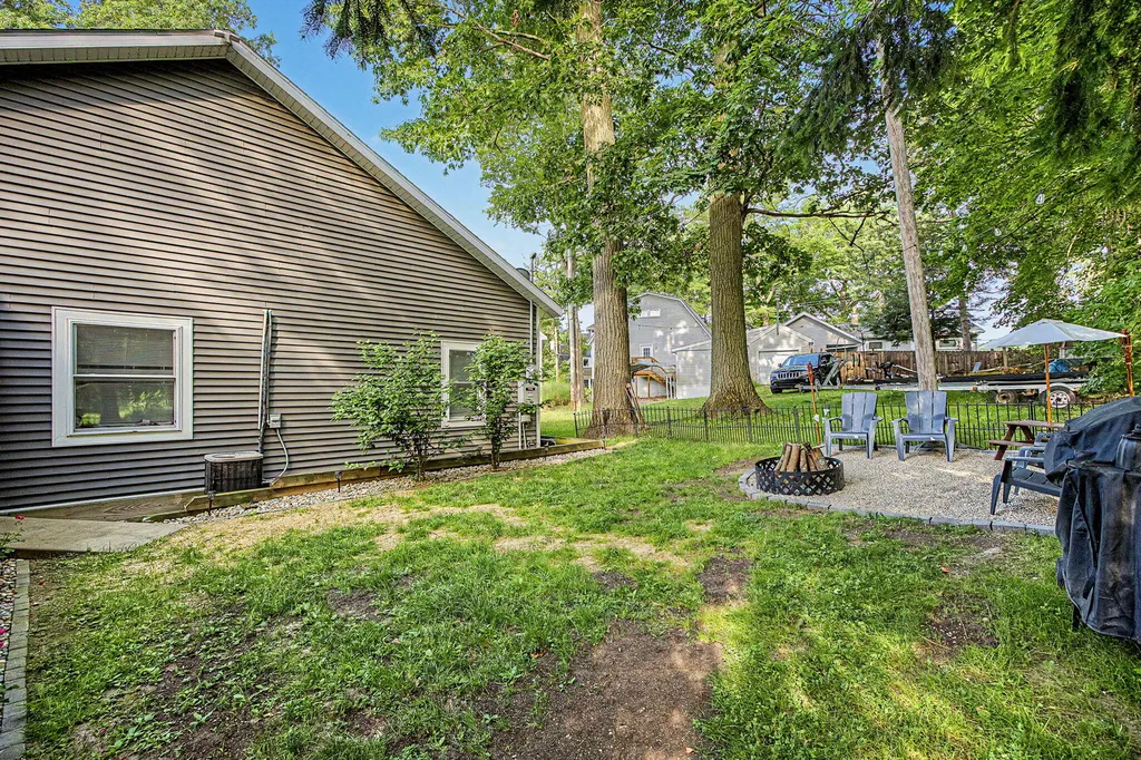 4325 Indian Isle Street Johnstown Township MI 49017