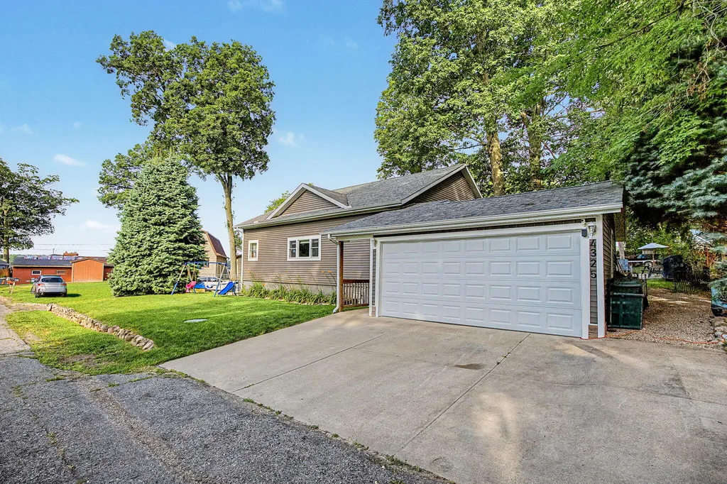 4325 Indian Isle Street Johnstown Township MI 49017