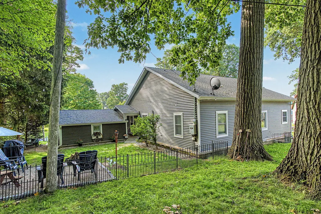 4325 Indian Isle Street Johnstown Township MI 49017