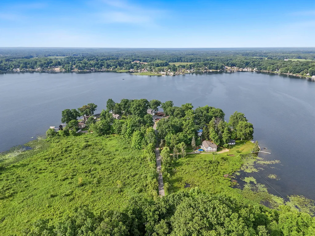 4325 Indian Isle Street Johnstown Township MI 49017