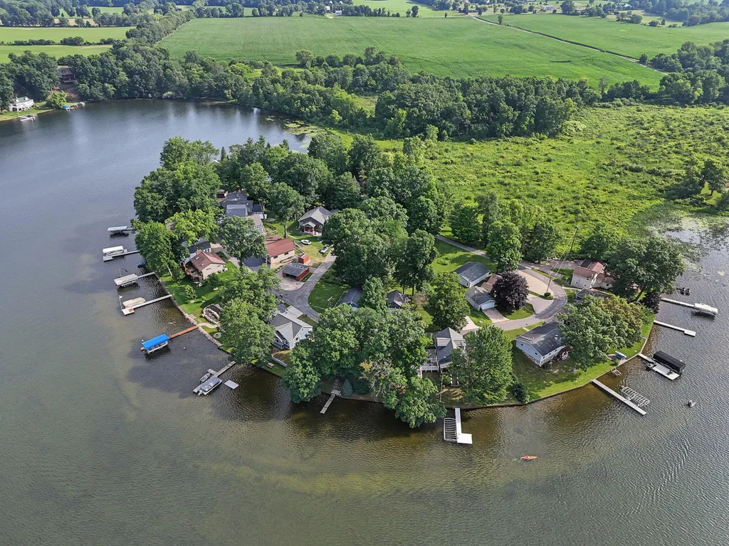 4325 Indian Isle Street Johnstown Township MI 49017