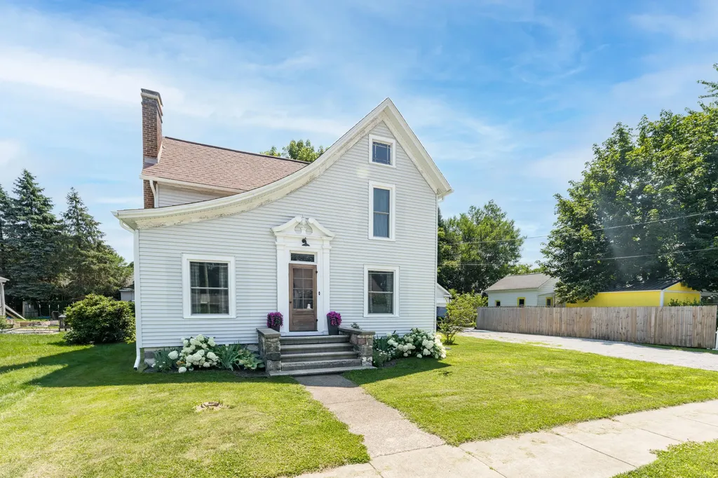 208 N Lagrave Street Paw Paw Village MI 49079