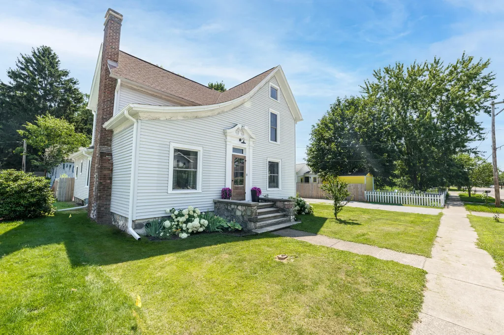 208 N Lagrave Street Paw Paw Village MI 49079