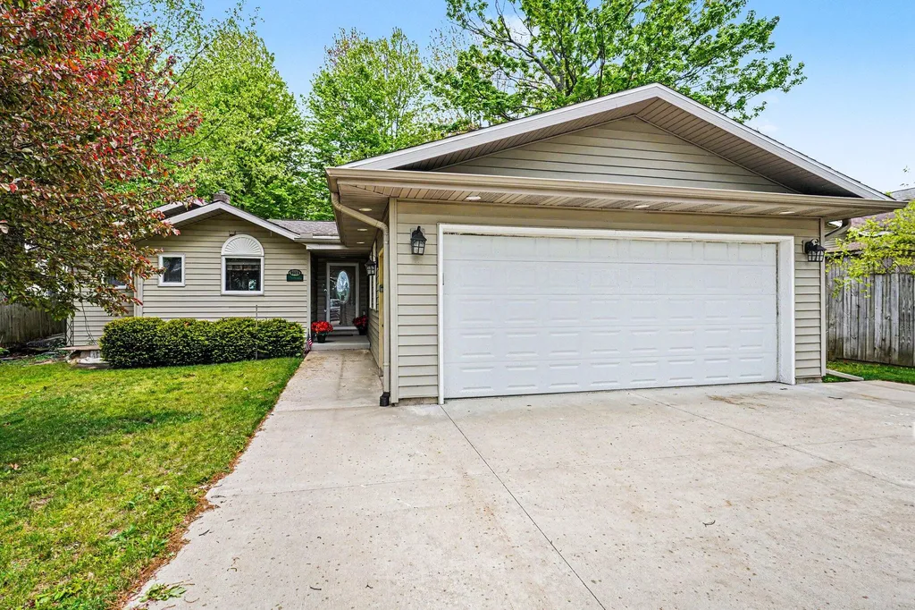 9525 Woodlawn Portage City MI 49002