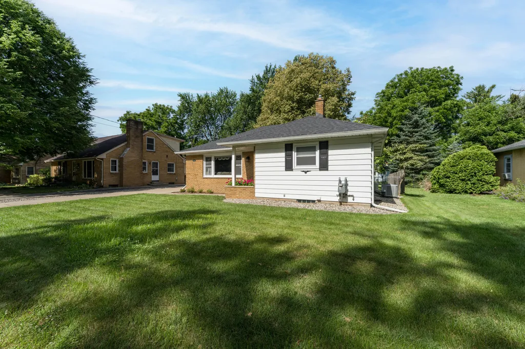1131 Coolidge Avenue Kalamazoo Charter Township MI 49006