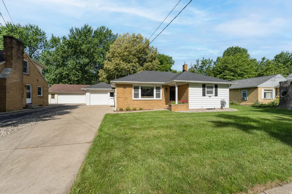 1131 Coolidge Avenue Kalamazoo Charter Township MI 49006