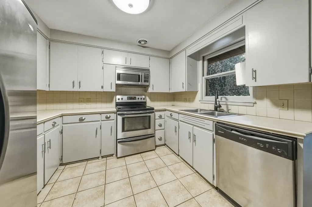 3414 Old Colony Road Kalamazoo City MI 49008