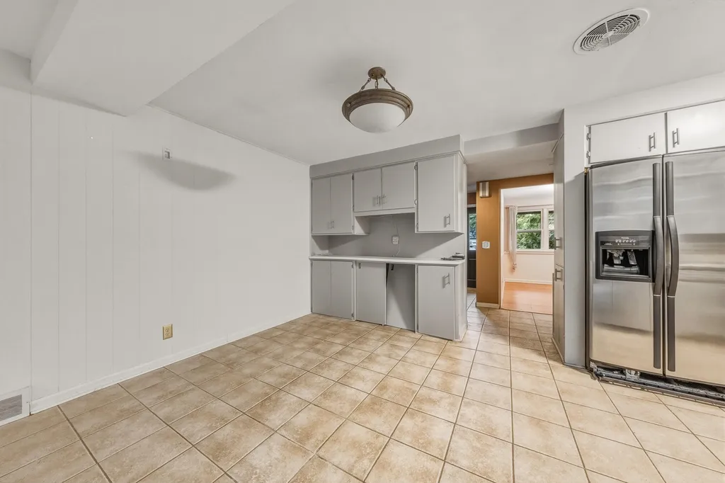3414 Old Colony Road Kalamazoo City MI 49008