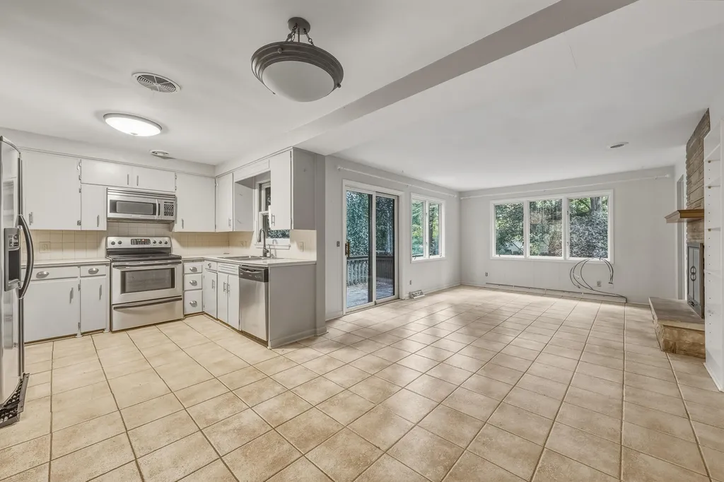 3414 Old Colony Road Kalamazoo City MI 49008