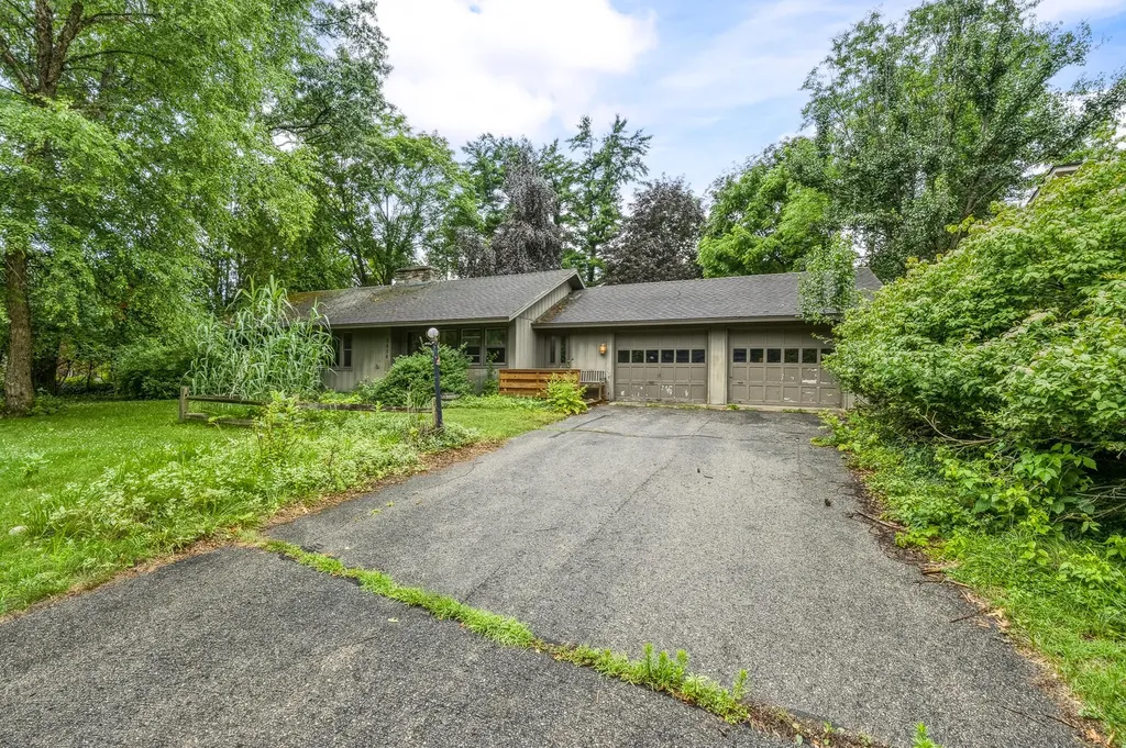 3414 Old Colony Road Kalamazoo City MI 49008