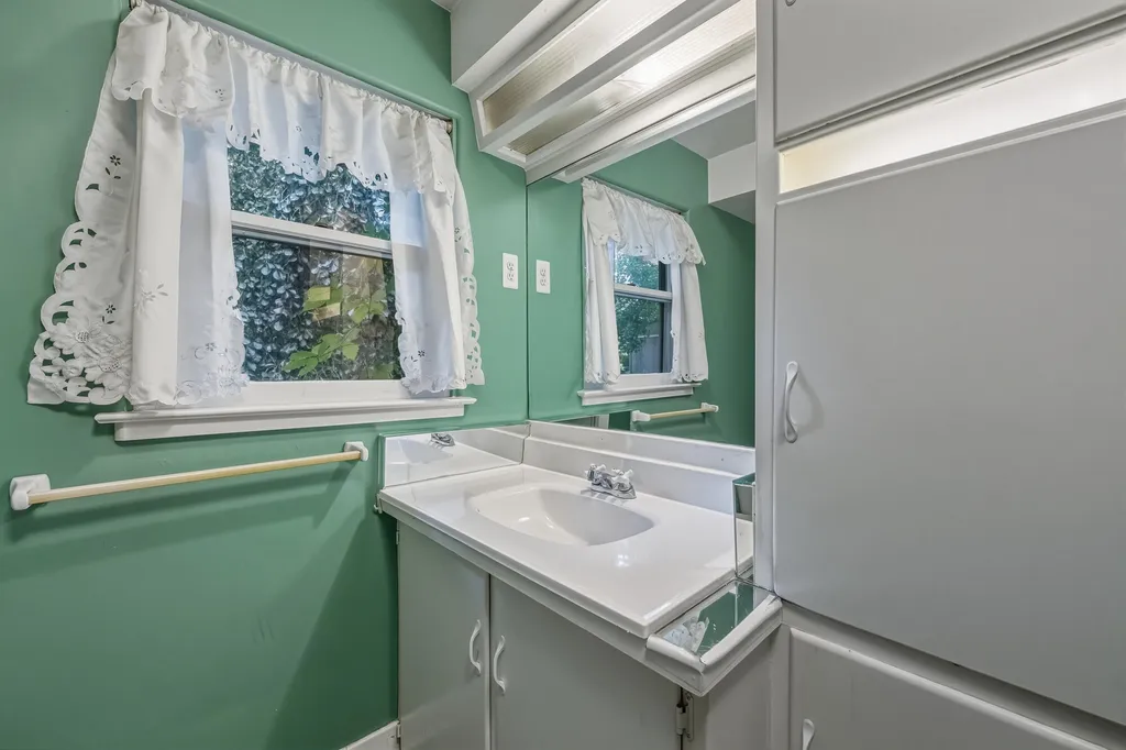 3414 Old Colony Road Kalamazoo City MI 49008