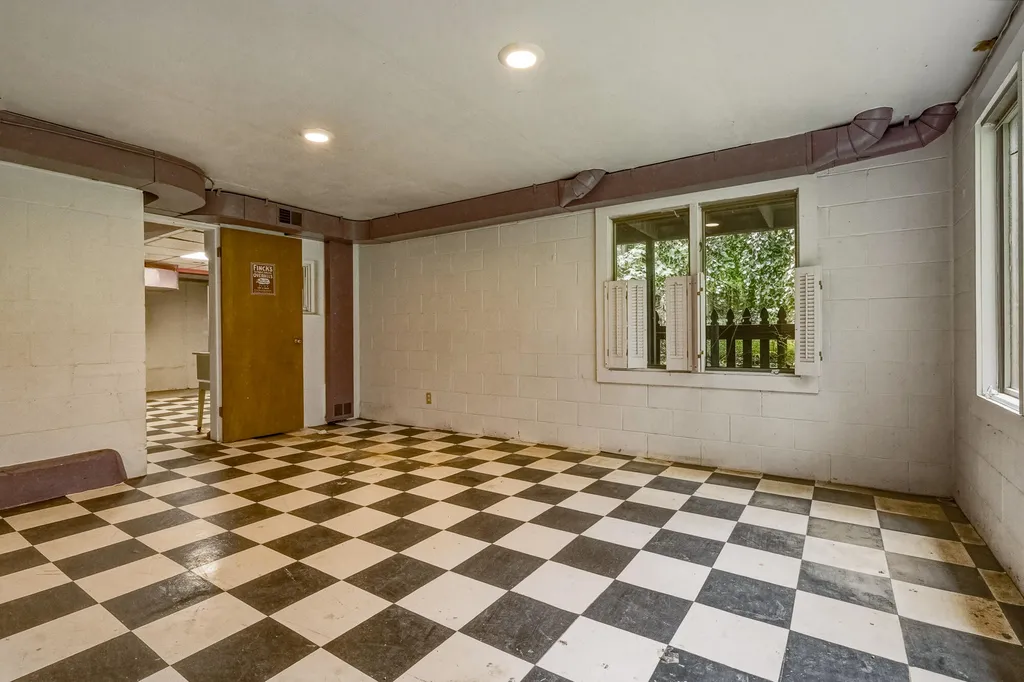 3414 Old Colony Road Kalamazoo City MI 49008
