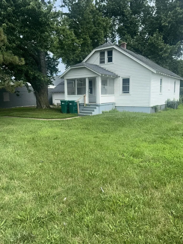 827 Golden Avenue Emmett Charter Township MI 49014