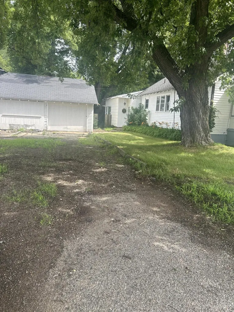 827 Golden Avenue Emmett Charter Township MI 49014