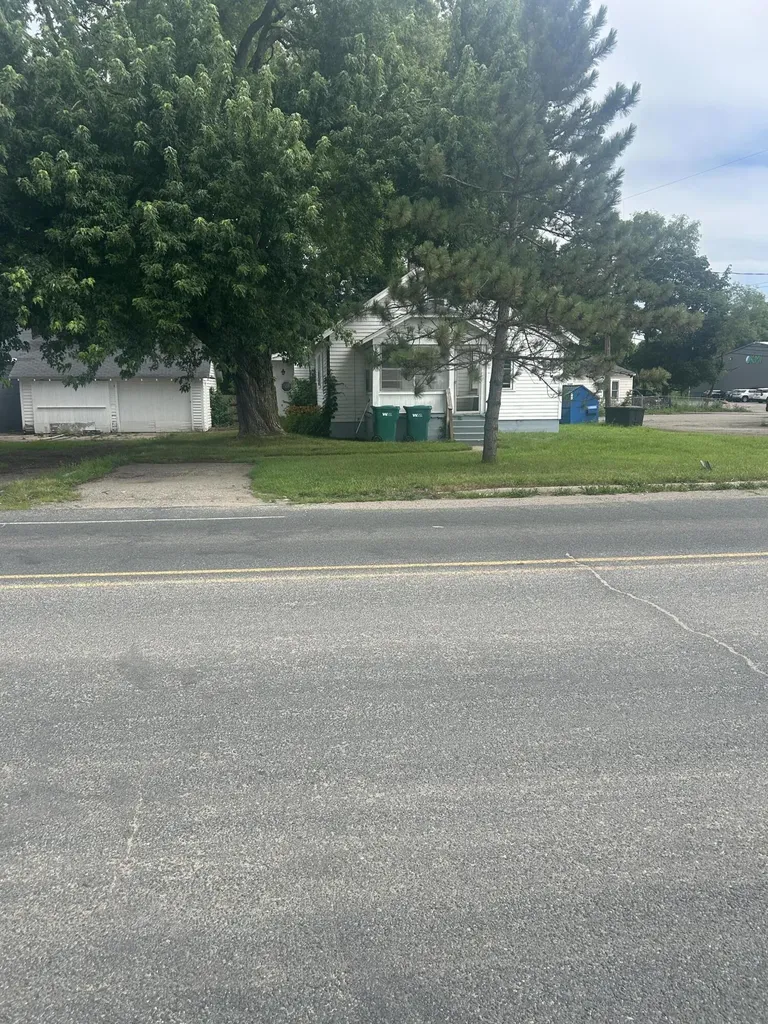 827 Golden Avenue Emmett Charter Township MI 49014