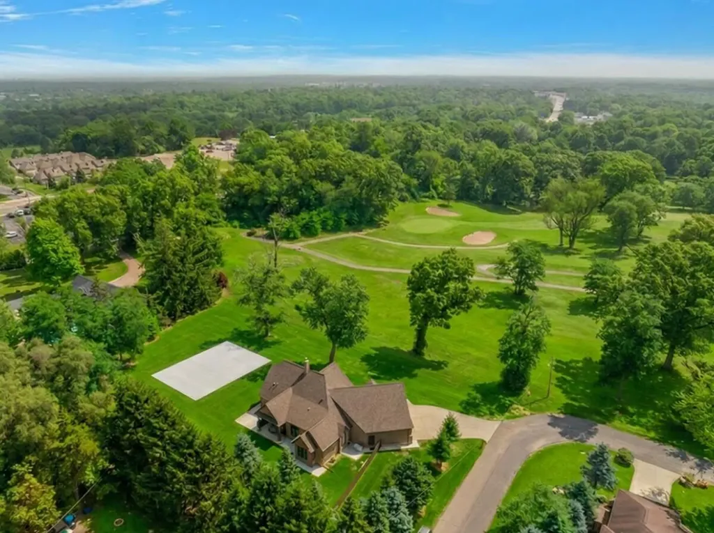 44 E Acacia Boulevard Battle Creek City MI 49015