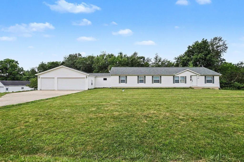 15690 Madron Lake Road Buchanan Township MI 49107
