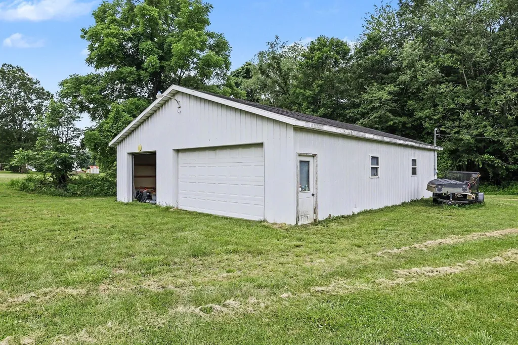 15690 Madron Lake Road Buchanan Township MI 49107
