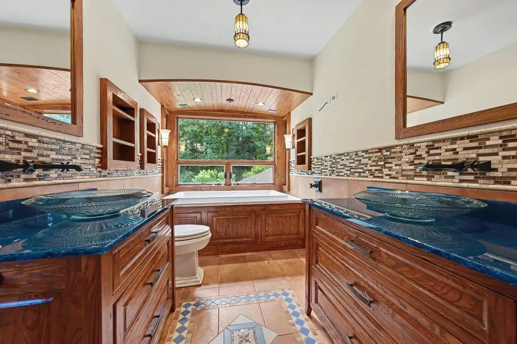 1628 Whites Road Kalamazoo City MI 49008