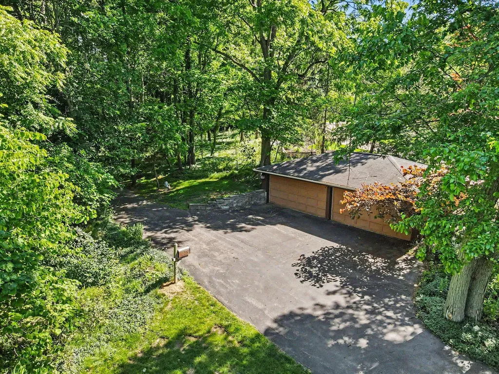 1628 Whites Road Kalamazoo City MI 49008