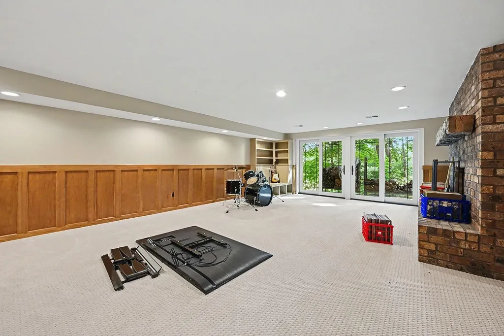 1628 Whites Road Kalamazoo City MI 49008
