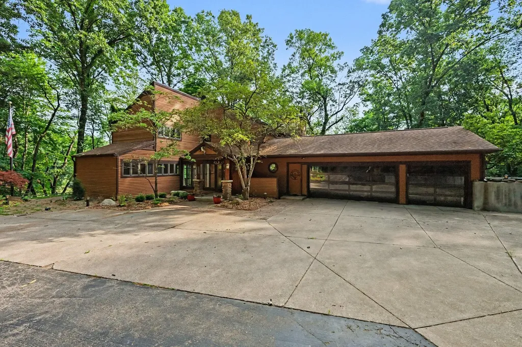 1628 Whites Road Kalamazoo City MI 49008