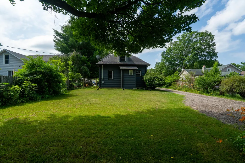 24144 Alvord Avenue Mattawan Village MI 49071