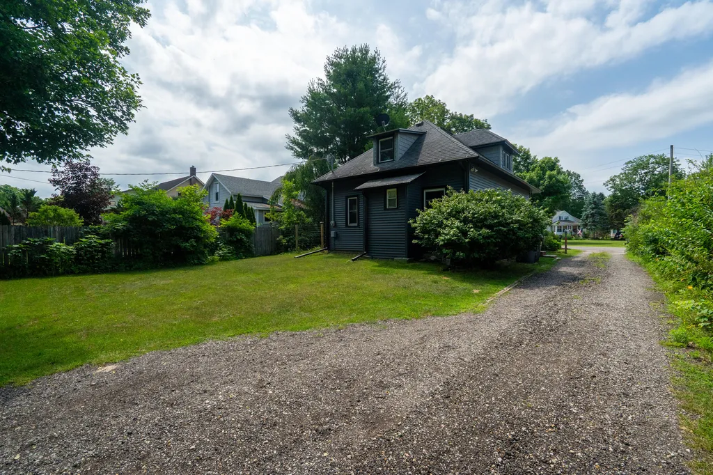 24144 Alvord Avenue Mattawan Village MI 49071