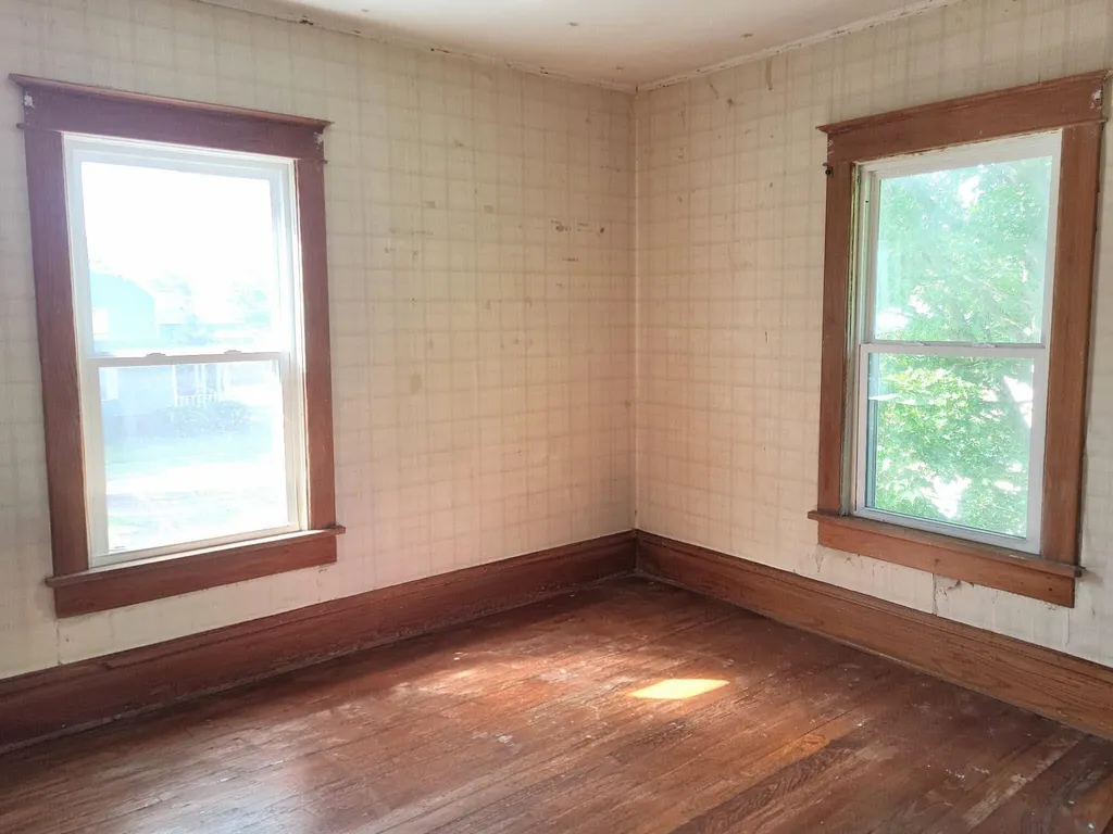 219 E Delaware Decatur Village MI 49045