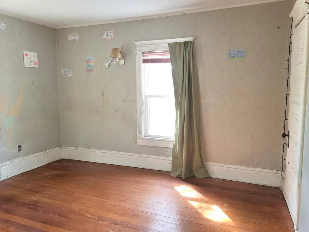 219 E Delaware Decatur Village MI 49045