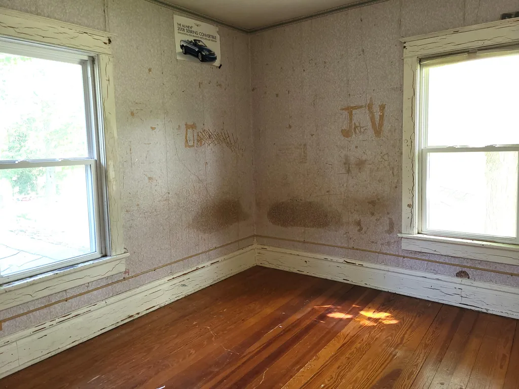 219 E Delaware Decatur Village MI 49045
