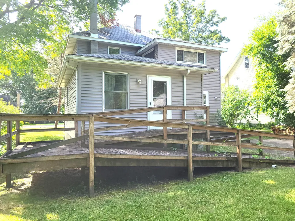 219 E Delaware Decatur Village MI 49045