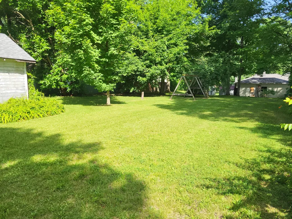 219 E Delaware Decatur Village MI 49045