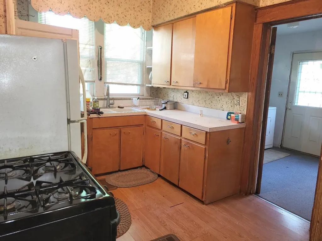 219 E Delaware Decatur Village MI 49045