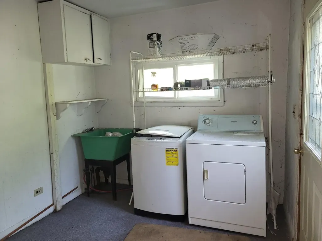 219 E Delaware Decatur Village MI 49045