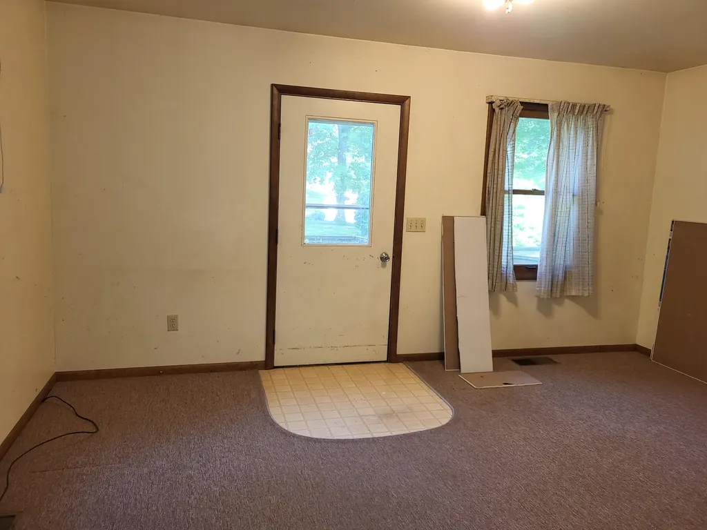 219 E Delaware Decatur Village MI 49045