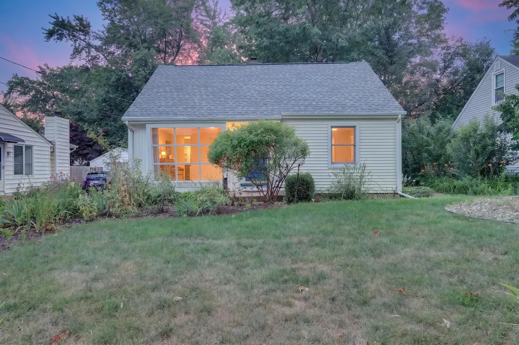 1612 Homecrest Avenue Kalamazoo City MI 49001