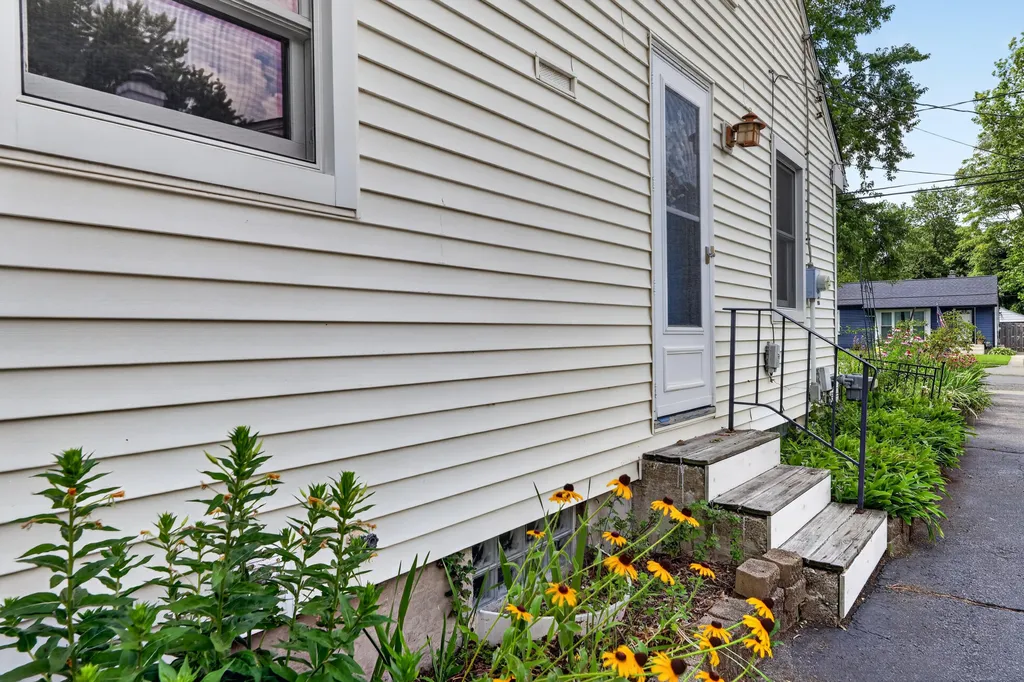 1612 Homecrest Avenue Kalamazoo City MI 49001