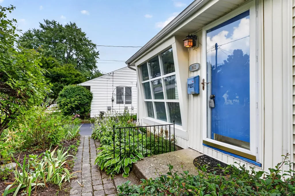 1612 Homecrest Avenue Kalamazoo City MI 49001