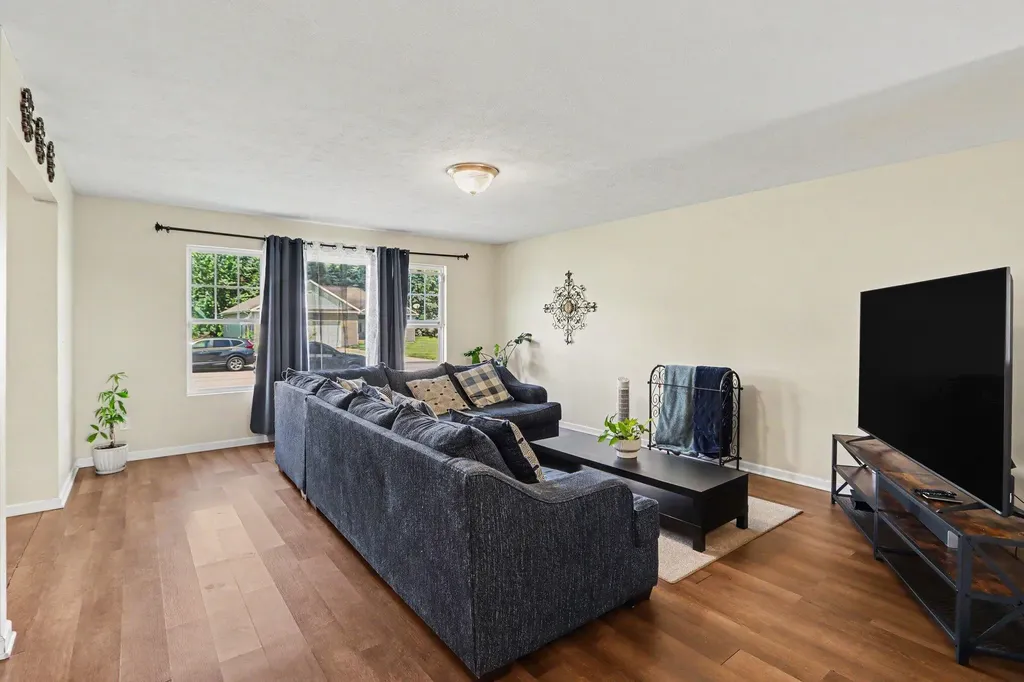 823 Beth Avenue Kalamazoo Charter Township MI 49004