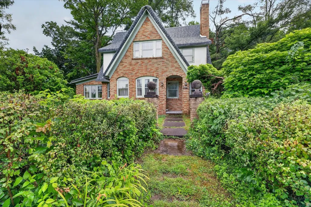 1124 Ashley Drive Kalamazoo Charter Township MI 49048