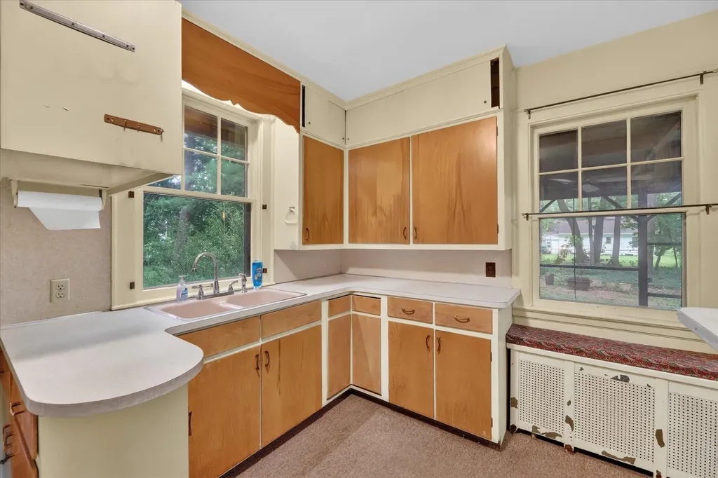 1124 Ashley Drive Kalamazoo Charter Township MI 49048