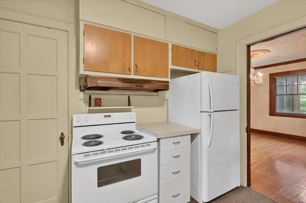 1124 Ashley Drive Kalamazoo Charter Township MI 49048